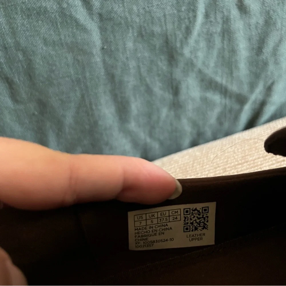 Toms NWOT Women's Brown Suede Loafers - Picture 7 of 7